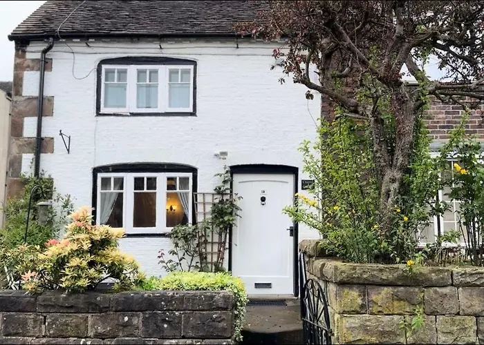 Chapter Cottage, Cheddleton Nr Alton Towers, Peak District, Foxfield Barns