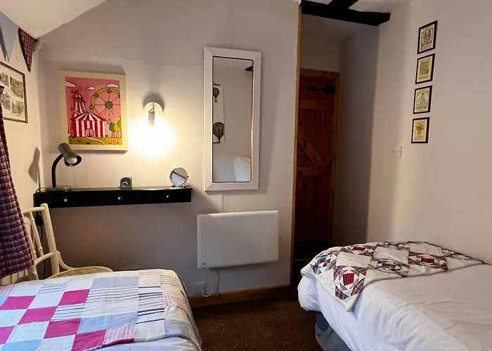 Chapter Cottage, Cheddleton Nr Alton Towers, Peak District, Foxfield Barns