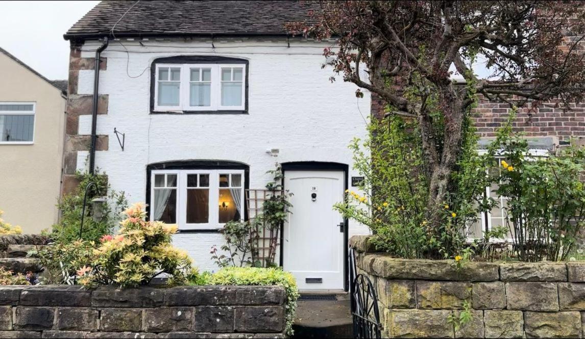 Chapter Cottage, Nr Alton Towers, Peak District, Foxfield Barns Holiday home *