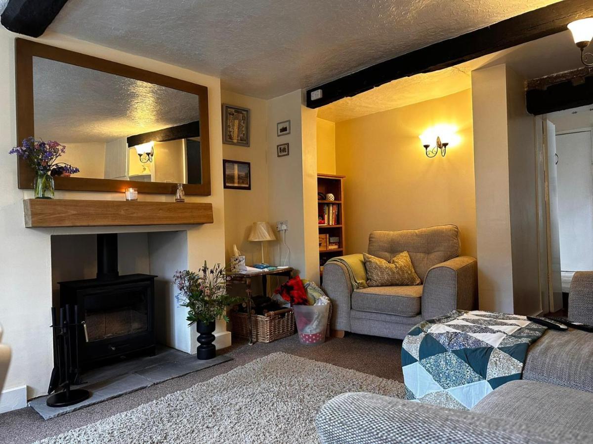 Chapter Cottage, Nr Alton Towers, Peak District, Foxfield Barns Holiday home Cheddleton