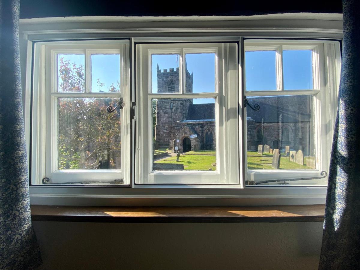 Chapter Cottage, Nr Alton Towers, Peak District, Foxfield Barns Holiday home *