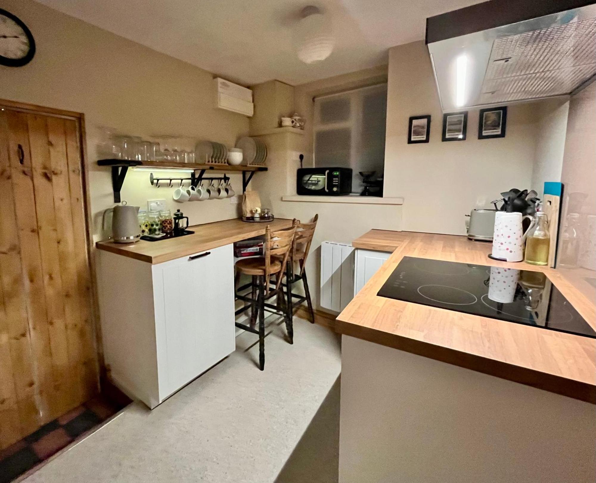Chapter Cottage, Nr Alton Towers, Peak District, Foxfield Barns Holiday home